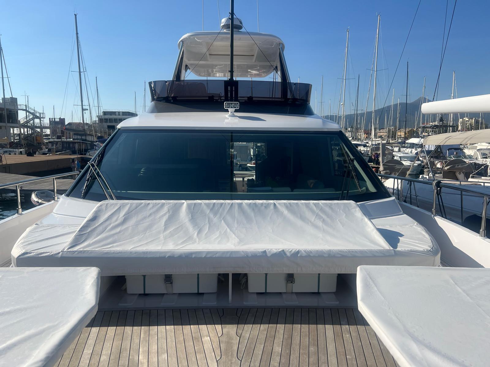 2025 FERRETTI YACHTS 670 